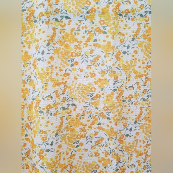 Oversized yellow flower blouse - Picture 2 of 4